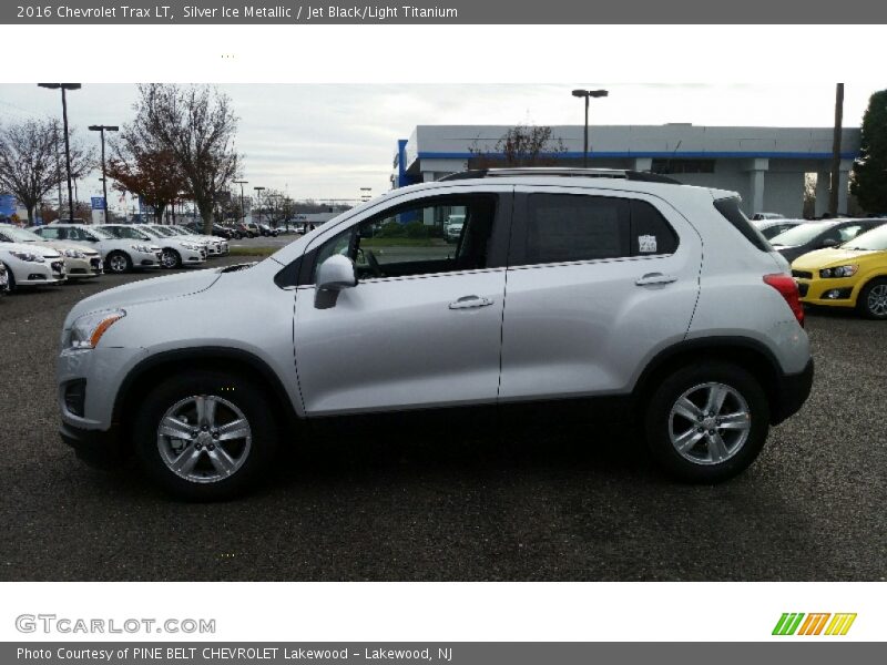 Silver Ice Metallic / Jet Black/Light Titanium 2016 Chevrolet Trax LT