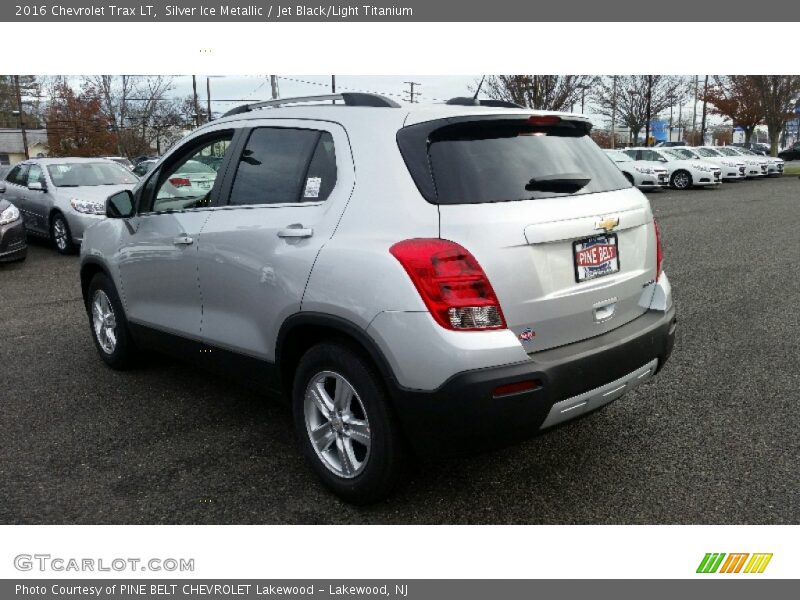 Silver Ice Metallic / Jet Black/Light Titanium 2016 Chevrolet Trax LT