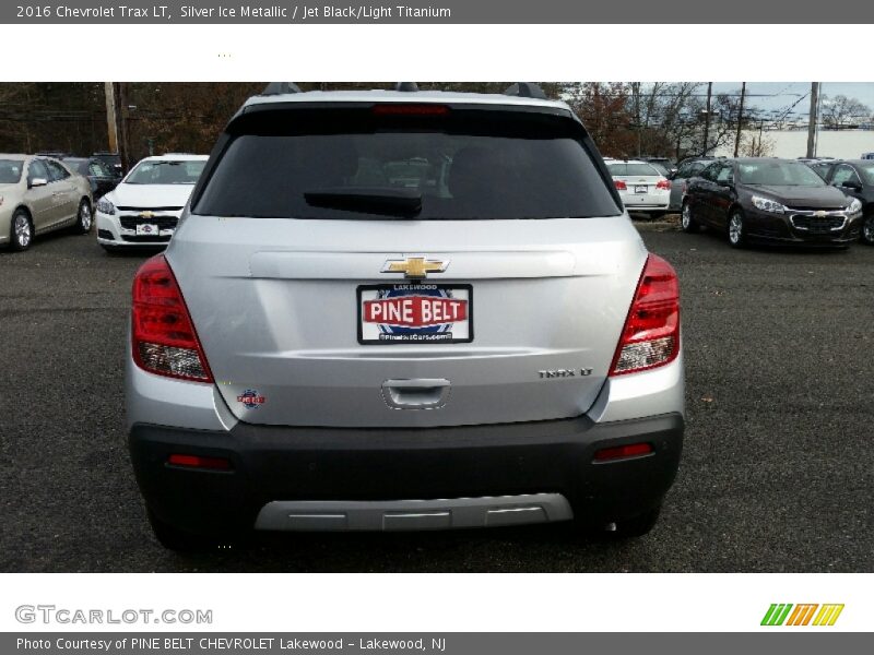 Silver Ice Metallic / Jet Black/Light Titanium 2016 Chevrolet Trax LT