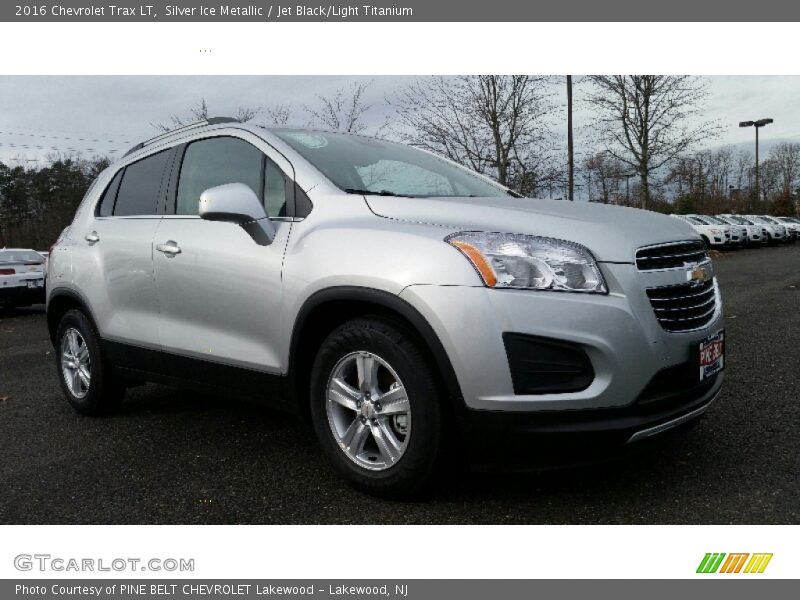Silver Ice Metallic / Jet Black/Light Titanium 2016 Chevrolet Trax LT