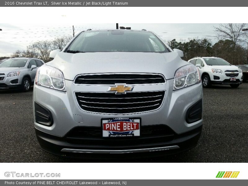 Silver Ice Metallic / Jet Black/Light Titanium 2016 Chevrolet Trax LT