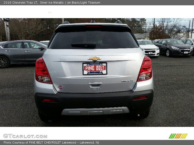 Silver Ice Metallic / Jet Black/Light Titanium 2016 Chevrolet Trax LT