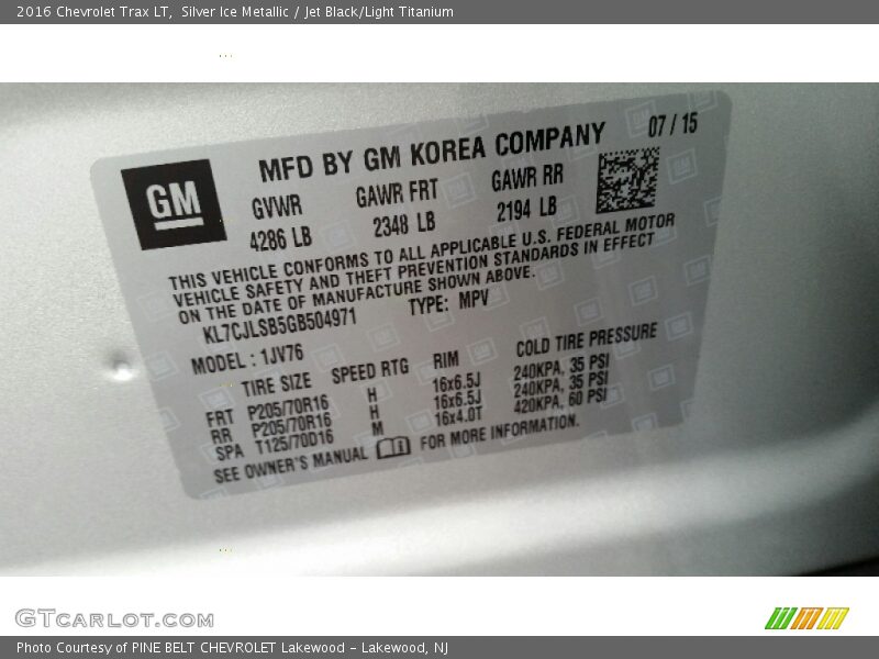 Silver Ice Metallic / Jet Black/Light Titanium 2016 Chevrolet Trax LT