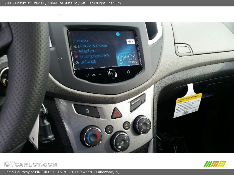 Silver Ice Metallic / Jet Black/Light Titanium 2016 Chevrolet Trax LT