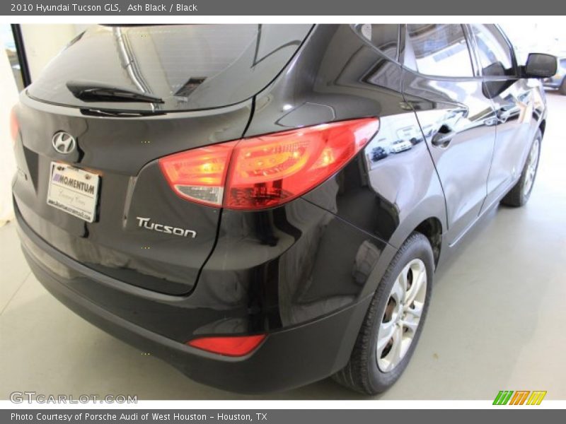 Ash Black / Black 2010 Hyundai Tucson GLS