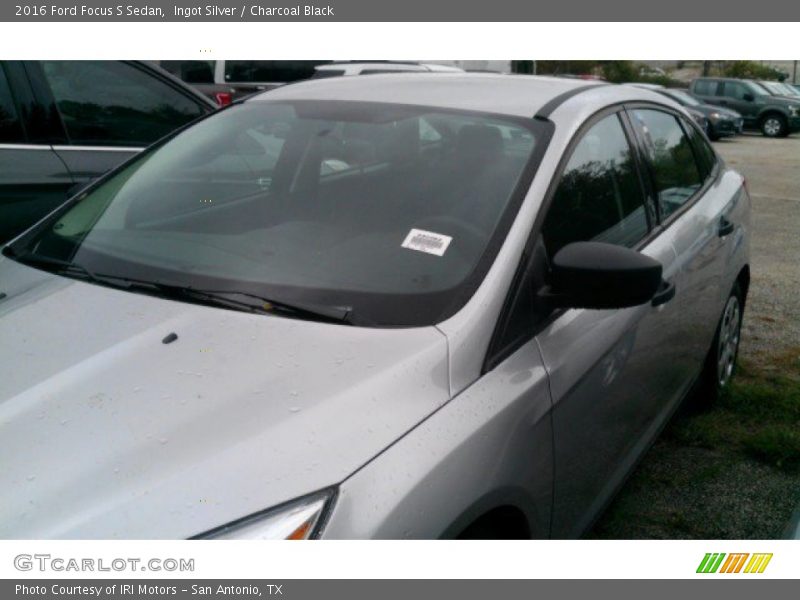 Ingot Silver / Charcoal Black 2016 Ford Focus S Sedan