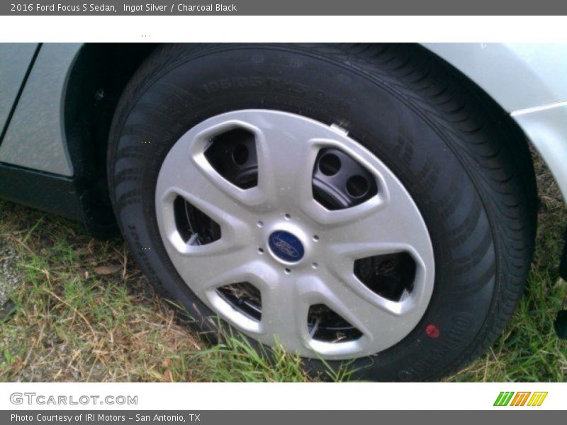 Ingot Silver / Charcoal Black 2016 Ford Focus S Sedan