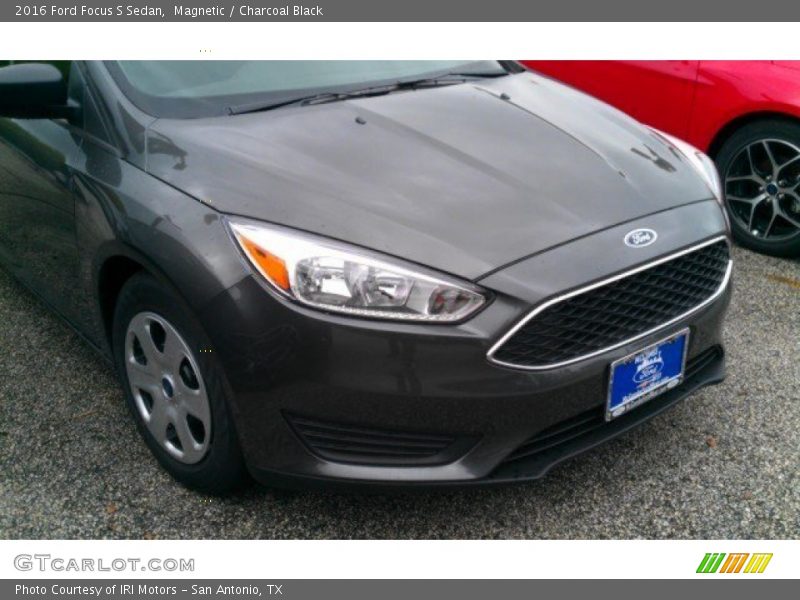 Magnetic / Charcoal Black 2016 Ford Focus S Sedan