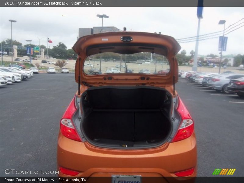 Vitamin C / Black 2016 Hyundai Accent SE Hatchback