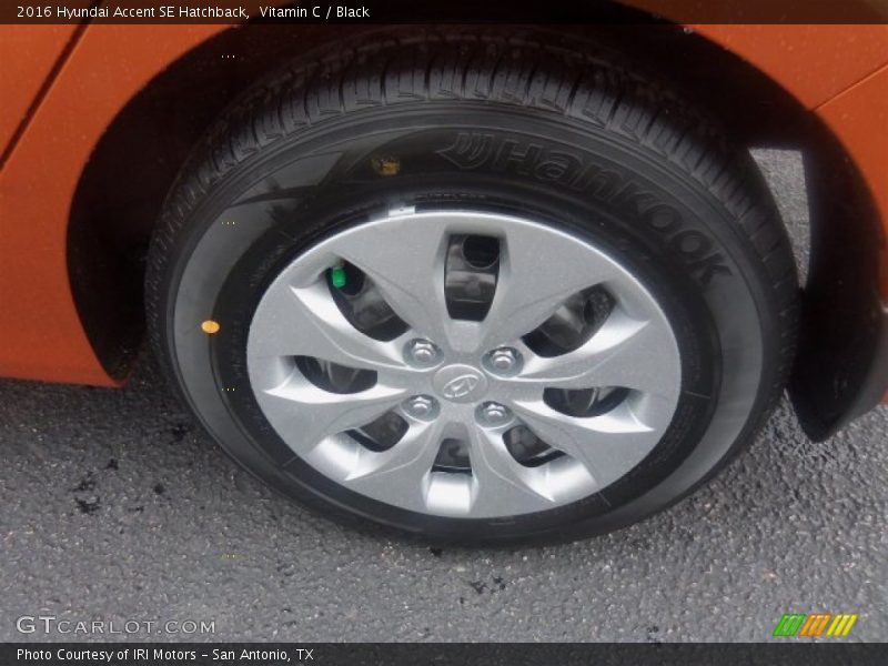 Vitamin C / Black 2016 Hyundai Accent SE Hatchback