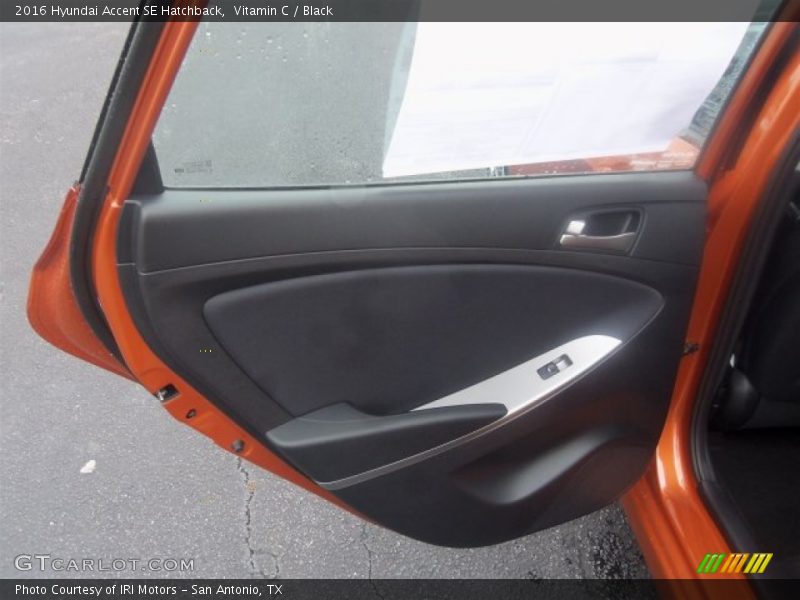Vitamin C / Black 2016 Hyundai Accent SE Hatchback