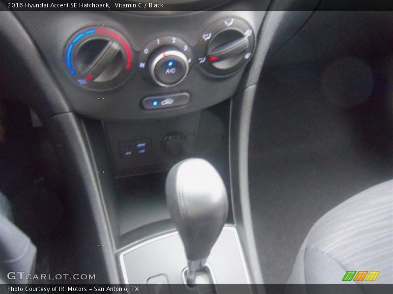Vitamin C / Black 2016 Hyundai Accent SE Hatchback