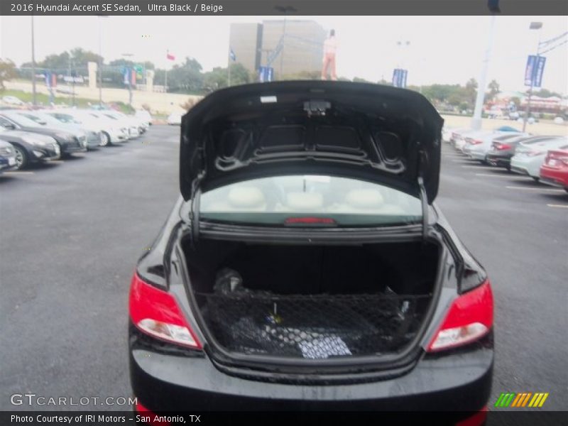 Ultra Black / Beige 2016 Hyundai Accent SE Sedan