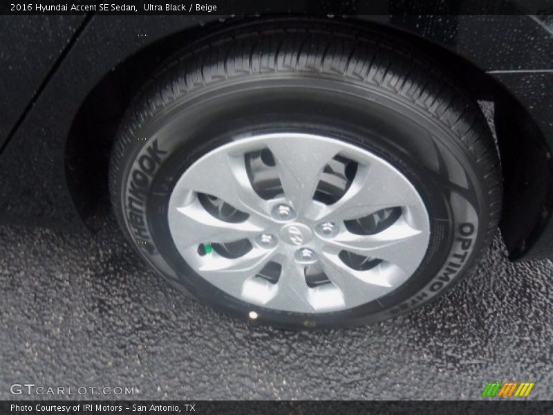 Ultra Black / Beige 2016 Hyundai Accent SE Sedan