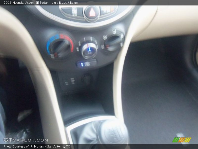 Ultra Black / Beige 2016 Hyundai Accent SE Sedan