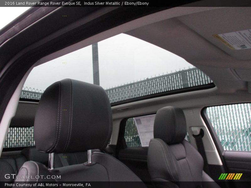 Indus Silver Metalllic / Ebony/Ebony 2016 Land Rover Range Rover Evoque SE