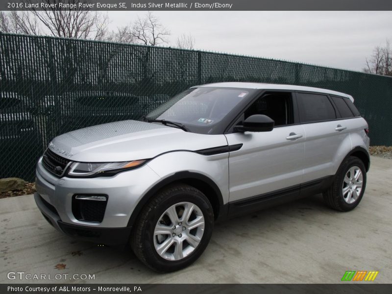 Front 3/4 View of 2016 Range Rover Evoque SE