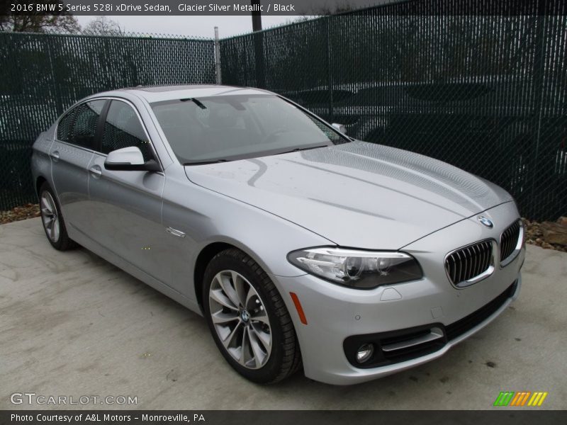 Front 3/4 View of 2016 5 Series 528i xDrive Sedan