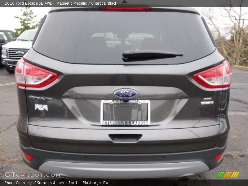 Magnetic Metallic / Charcoal Black 2016 Ford Escape SE 4WD