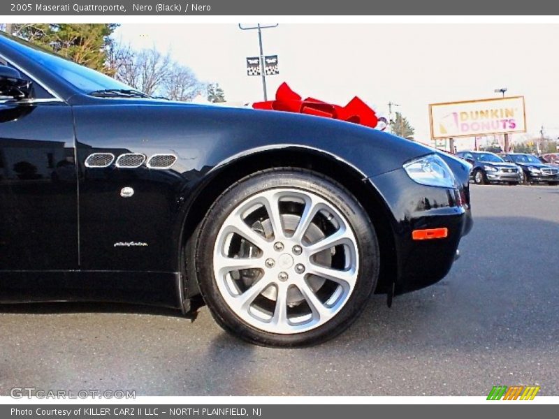 Nero (Black) / Nero 2005 Maserati Quattroporte