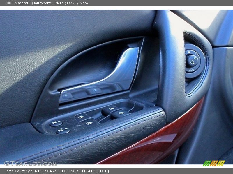 Nero (Black) / Nero 2005 Maserati Quattroporte