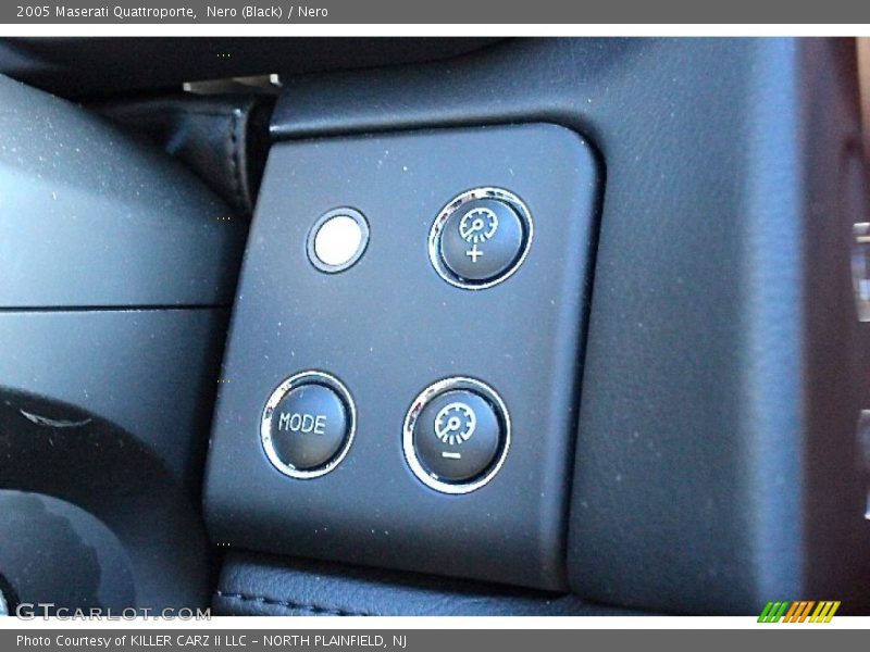Nero (Black) / Nero 2005 Maserati Quattroporte