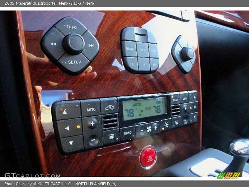 Nero (Black) / Nero 2005 Maserati Quattroporte