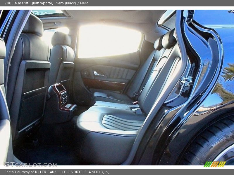 Nero (Black) / Nero 2005 Maserati Quattroporte