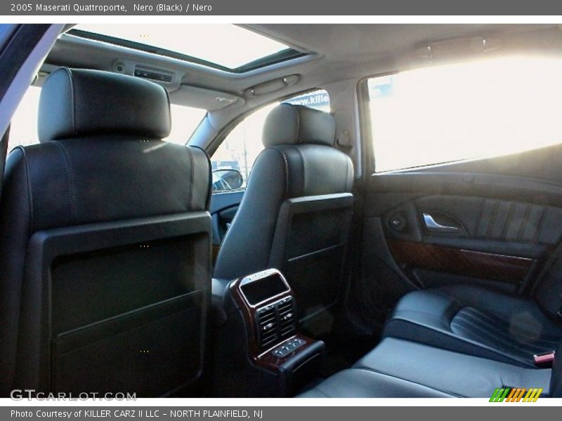 Nero (Black) / Nero 2005 Maserati Quattroporte