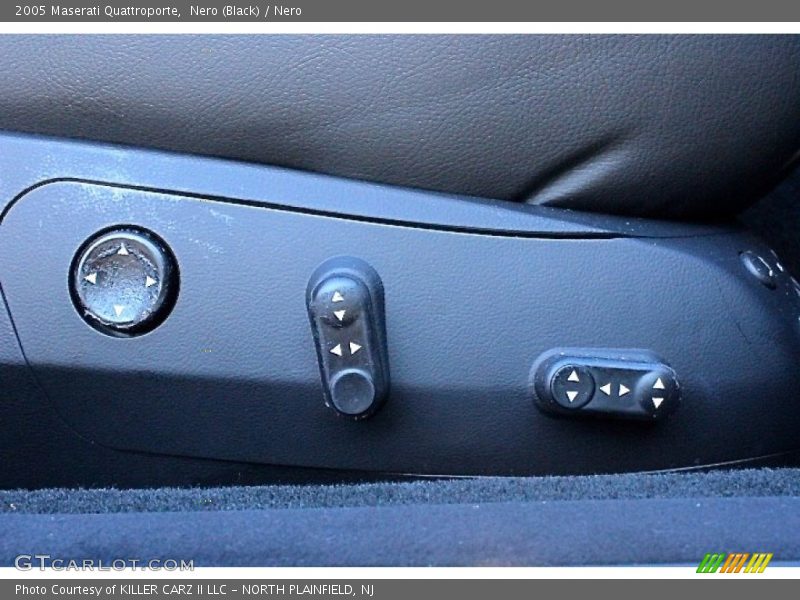 Nero (Black) / Nero 2005 Maserati Quattroporte
