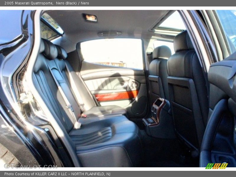Nero (Black) / Nero 2005 Maserati Quattroporte