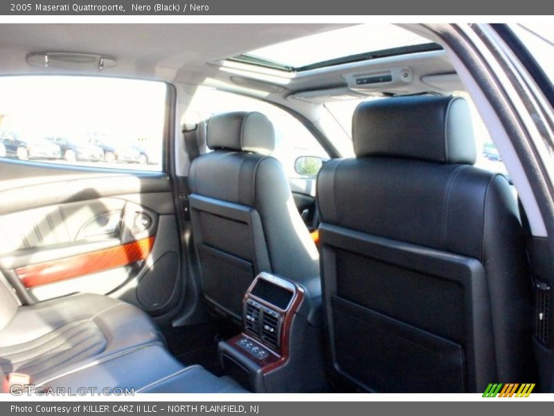 Nero (Black) / Nero 2005 Maserati Quattroporte