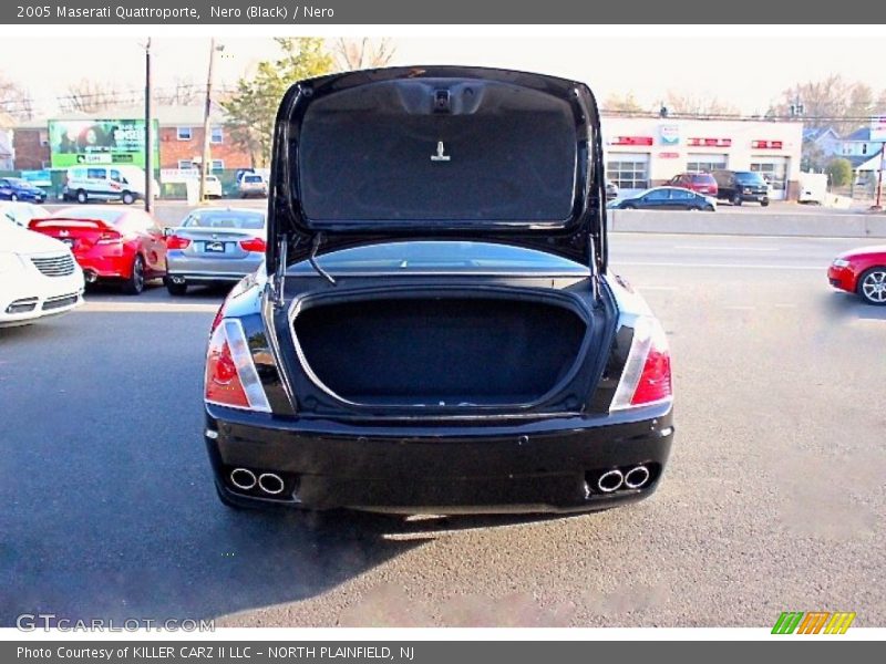 Nero (Black) / Nero 2005 Maserati Quattroporte