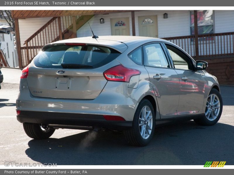 Tectonic / Charcoal Black 2016 Ford Focus SE Hatch
