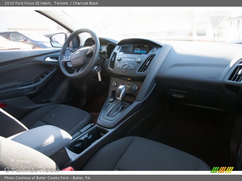 Tectonic / Charcoal Black 2016 Ford Focus SE Hatch