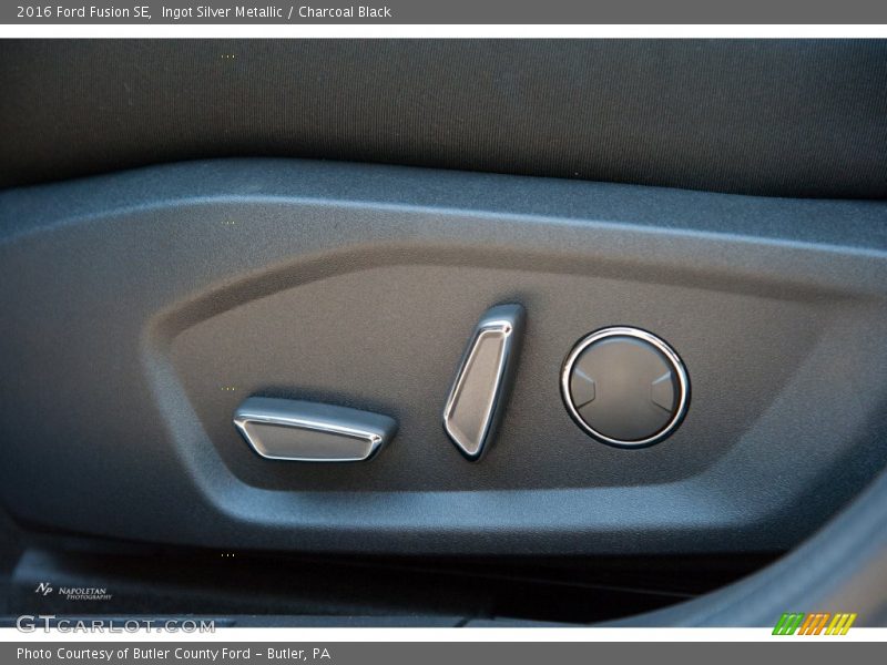 Ingot Silver Metallic / Charcoal Black 2016 Ford Fusion SE