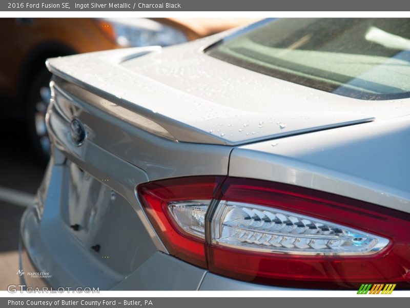 Ingot Silver Metallic / Charcoal Black 2016 Ford Fusion SE