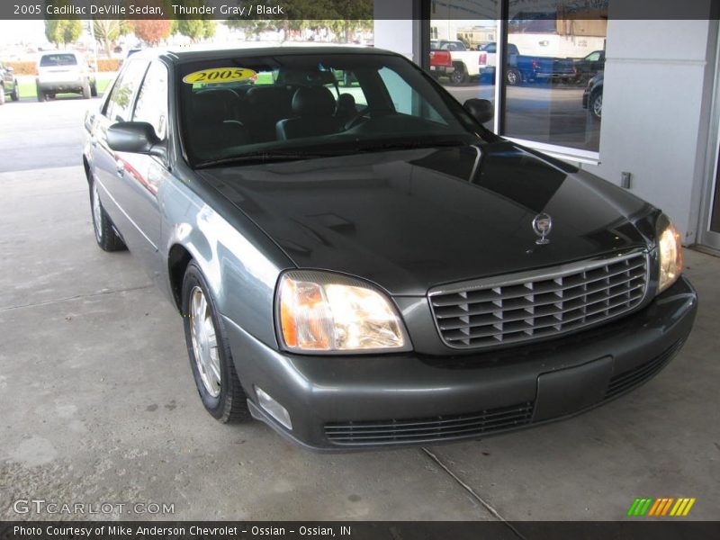 Front 3/4 View of 2005 DeVille Sedan