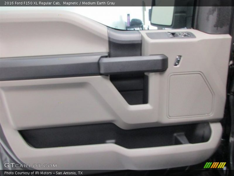 Magnetic / Medium Earth Gray 2016 Ford F150 XL Regular Cab