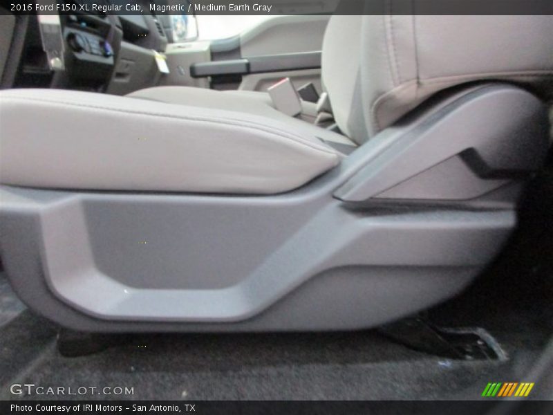 Magnetic / Medium Earth Gray 2016 Ford F150 XL Regular Cab