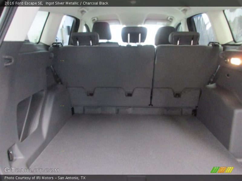 Ingot Silver Metallic / Charcoal Black 2016 Ford Escape SE