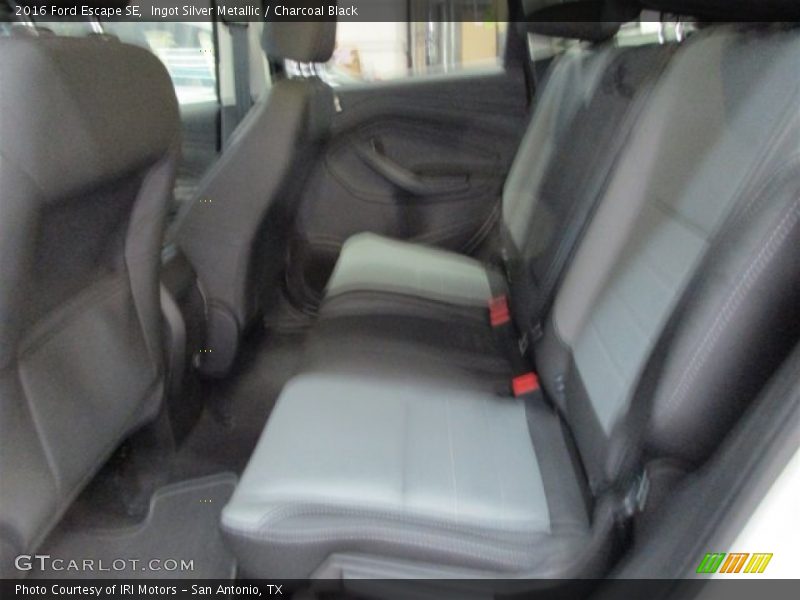 Ingot Silver Metallic / Charcoal Black 2016 Ford Escape SE