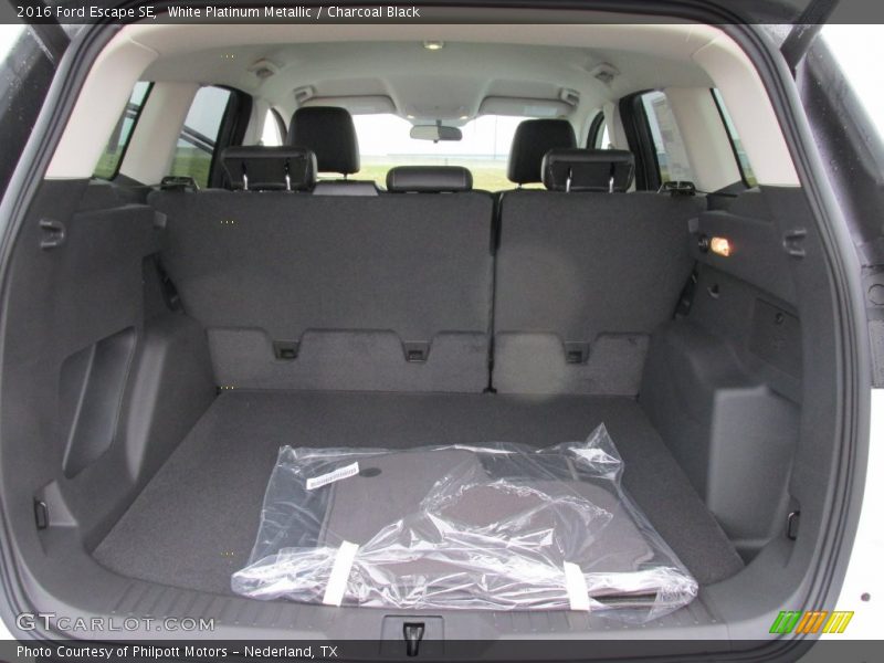 White Platinum Metallic / Charcoal Black 2016 Ford Escape SE