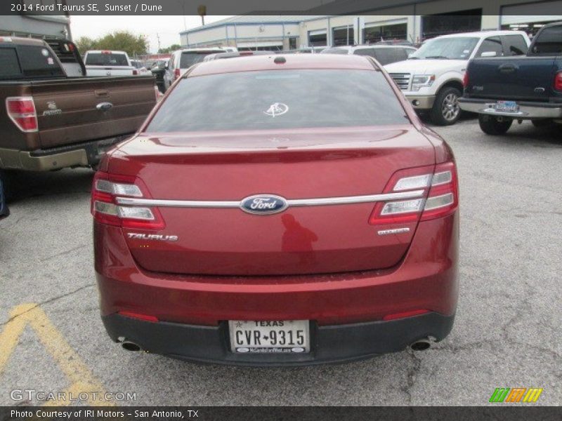 Sunset / Dune 2014 Ford Taurus SE