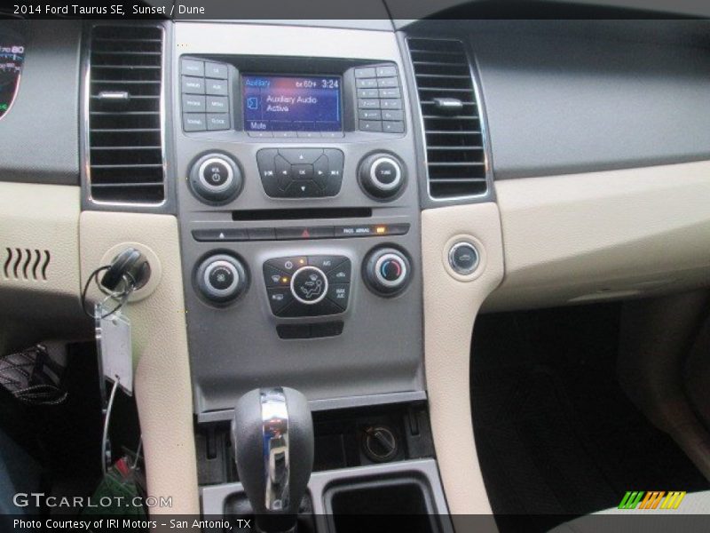 Sunset / Dune 2014 Ford Taurus SE