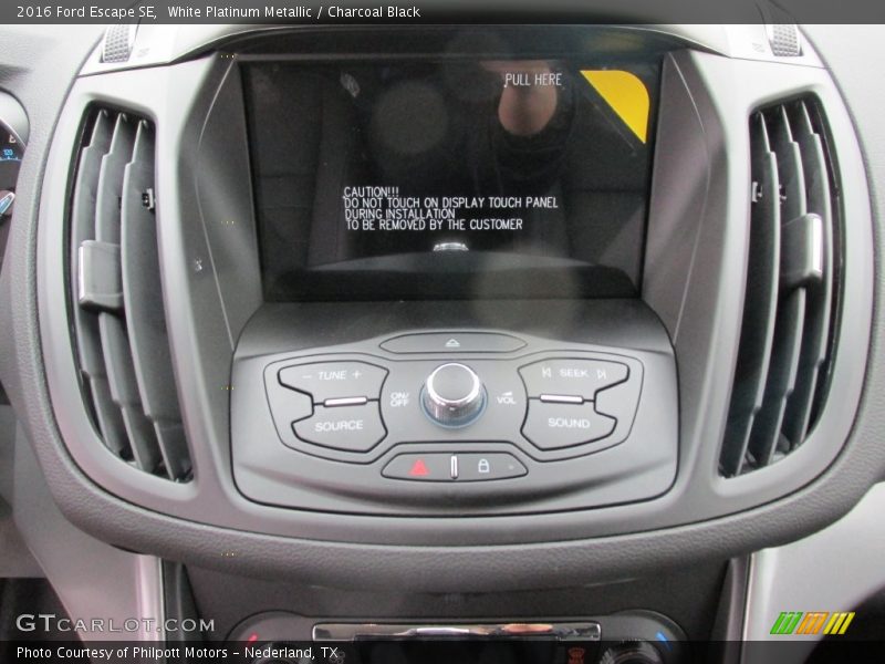 White Platinum Metallic / Charcoal Black 2016 Ford Escape SE