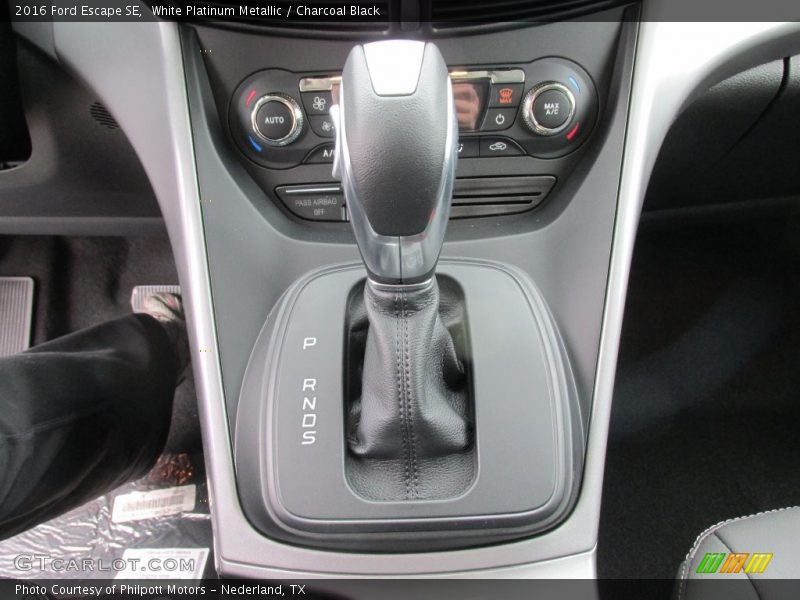 White Platinum Metallic / Charcoal Black 2016 Ford Escape SE