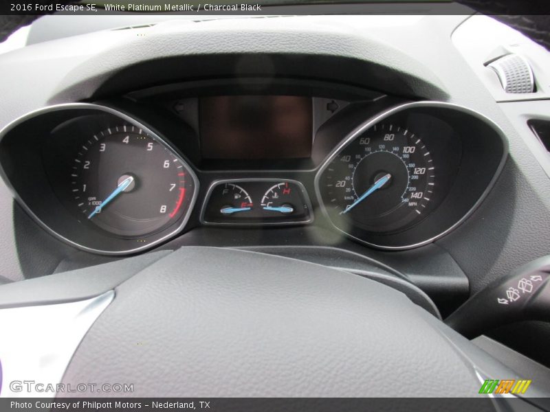 White Platinum Metallic / Charcoal Black 2016 Ford Escape SE