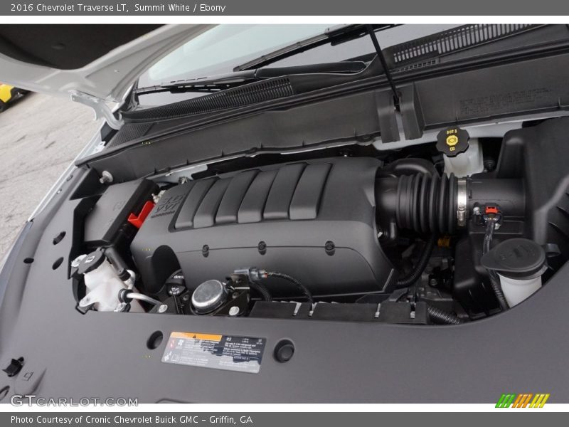 Summit White / Ebony 2016 Chevrolet Traverse LT
