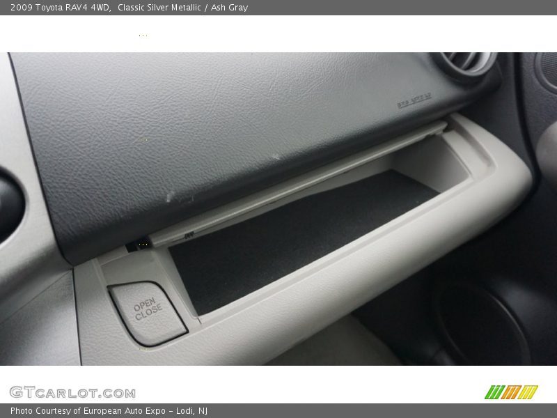 Classic Silver Metallic / Ash Gray 2009 Toyota RAV4 4WD